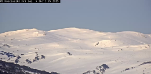 Th review to Mt Kosi from Guthega this mooring - nice weather for a tour init hr backcutnrye. PhtotoL OPerisher snowe cams